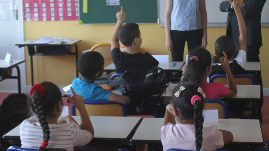Rhône : elle se fait passer pour une institutrice et se retrouve à enseigner devant des élèves