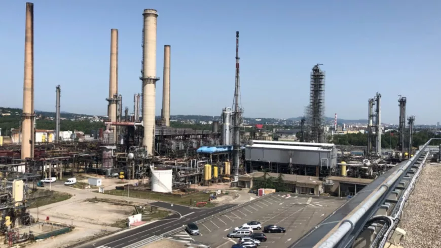 Près de Lyon : Feyzin, dernière raffinerie en grève de France