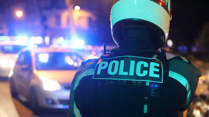 Près de Lyon : en plein rodéo urbain, il chute et percute le policier qui voulait l’arrêter 