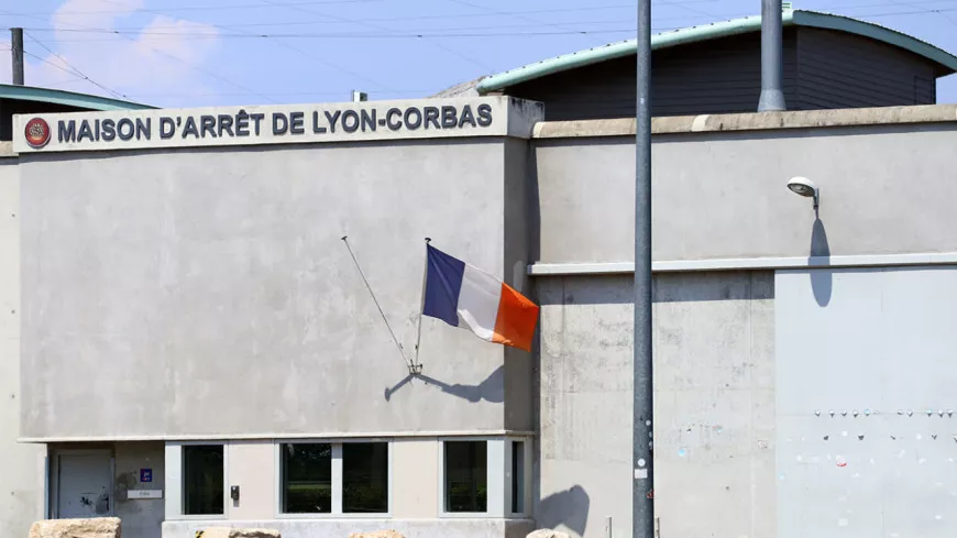 La prison de Lyon-Corbas fouillée, des téléphones et des stupéfiants retrouvés