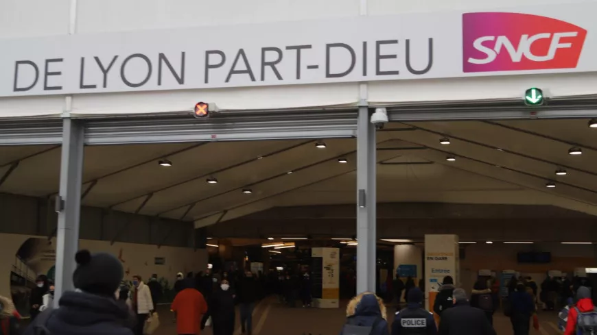Évacuation et intervention des démineurs en gare de Lyon Perrache et Part-Dieu