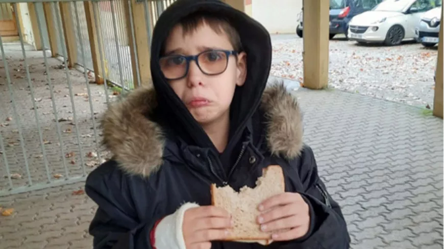 Lyon : un enfant autiste exclu de la cantine, sa maman témoigne en larmes