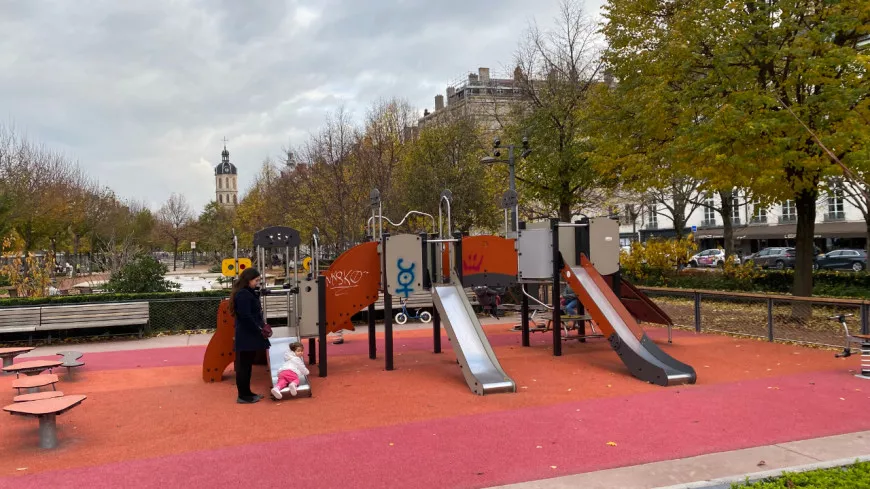 Lyon : une nouvelle aire de jeux pour les enfants inaugurée place Bellecour