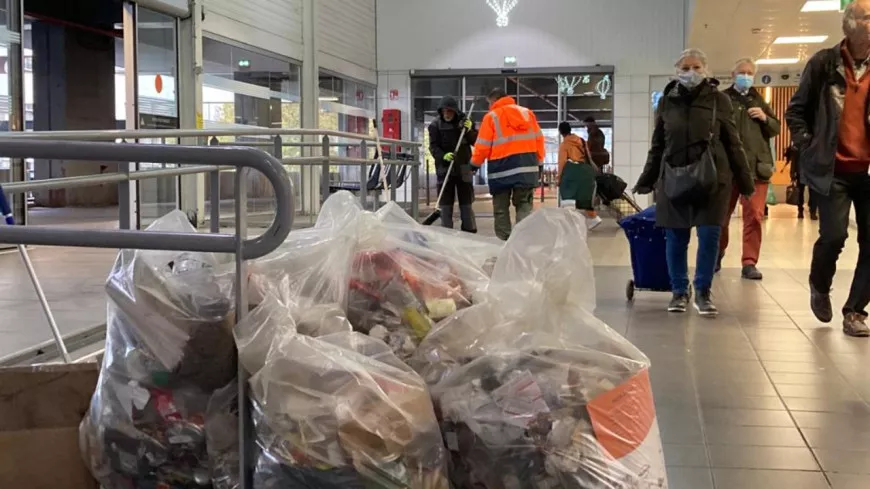 Grève à Perrache : la Métropole de Lyon a envoyé une entreprise extérieure pour nettoyer