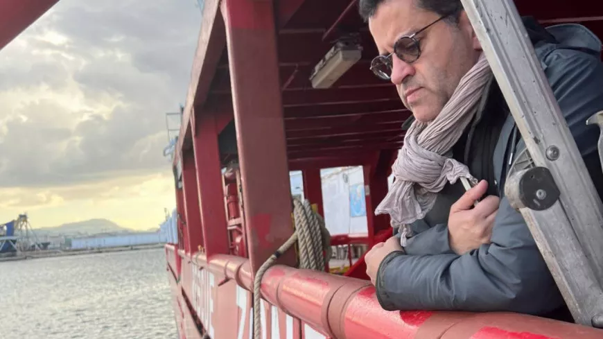 Le député du Rhône Gabriel Amard se rend sur l’Ocean Viking : "Gloire à l’équipage"