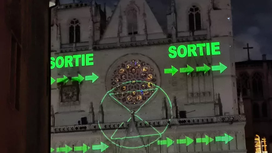 "Ultra riche = ultra pollueur" : des activistes écologistes projettent un message sur la primatiale Saint-Jean à Lyon