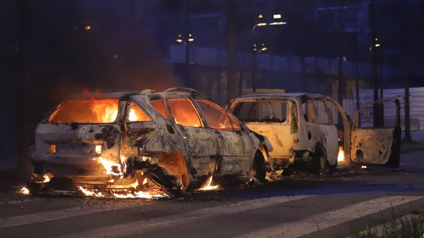 Métropole de Lyon : une cinquantaine de véhicules incendiés pour le Nouvel An