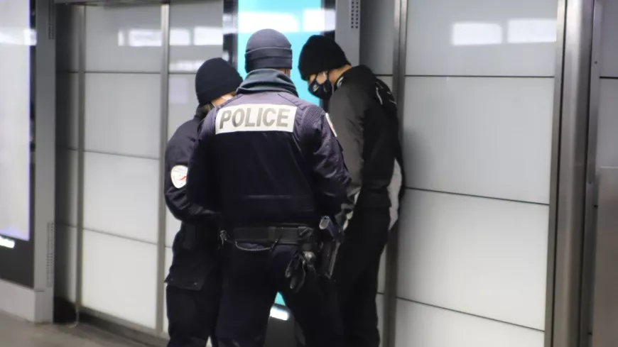 Un couple homosexuel agressé dans le métro à Lyon