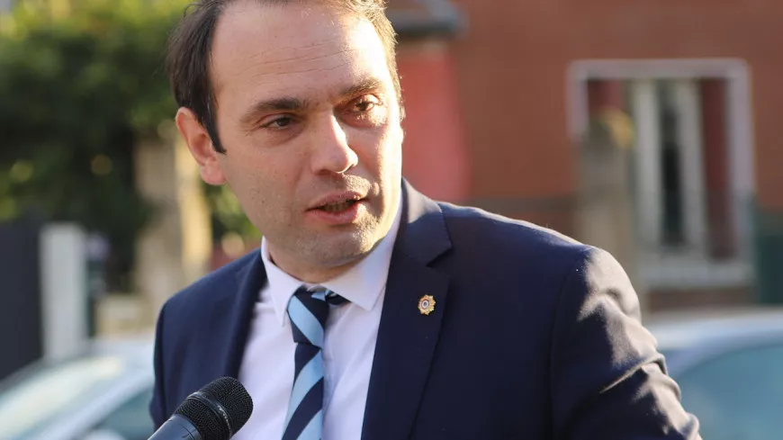A Bron, le maire retire les délégations de ses élus centristes après une "trahison"
