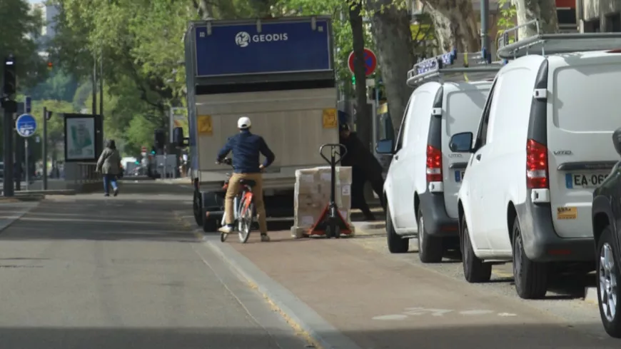 A Villeurbanne, les cyclistes s'organisent pour signaler les stationnements gênants