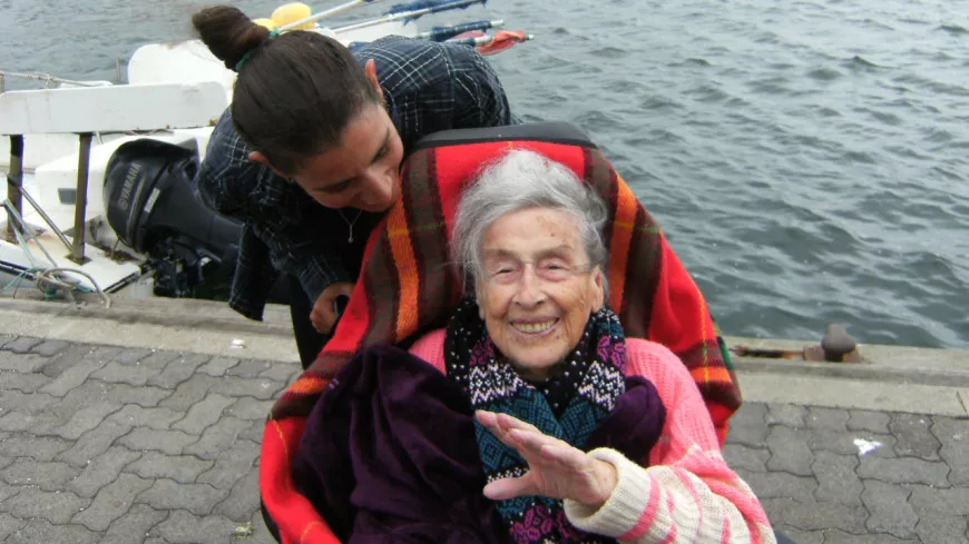 "Changer et casser l’image de la vieillesse auprès des jeunes" : elle vient parler à Lyon de son road-trip avec sa grand-mère centenaire !