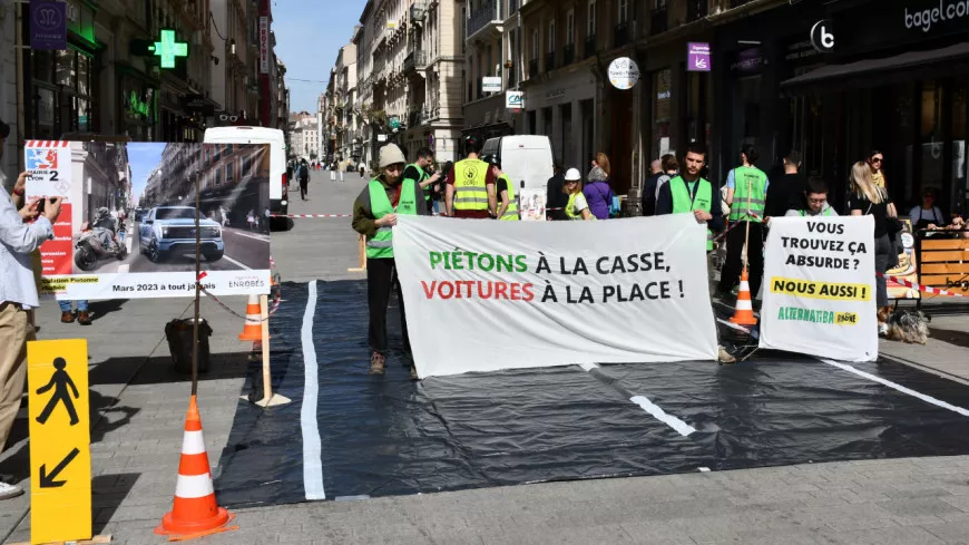Le collectif Alternatiba mène une action pour encourager la piétonnisation de la Presqu’île à Lyon
