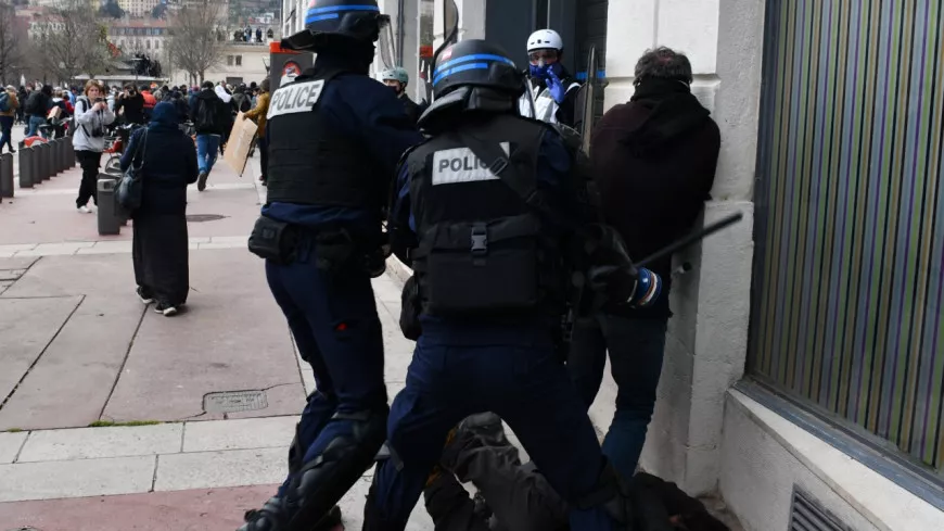 Casseurs et violences policières : le torchon brûle entre la préfecture et EELV Lyon