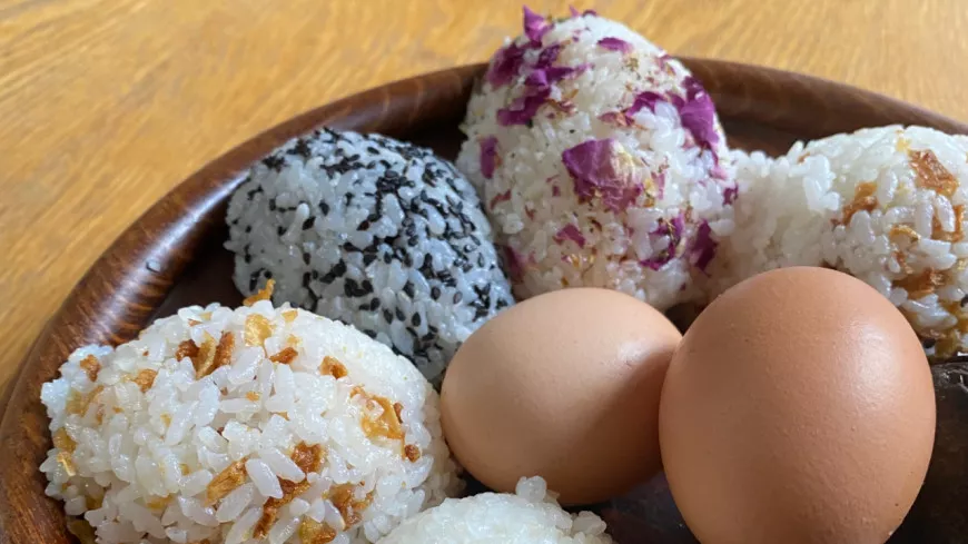 Une recette originale pour Pâques : des onigiris en forme d'œuf !