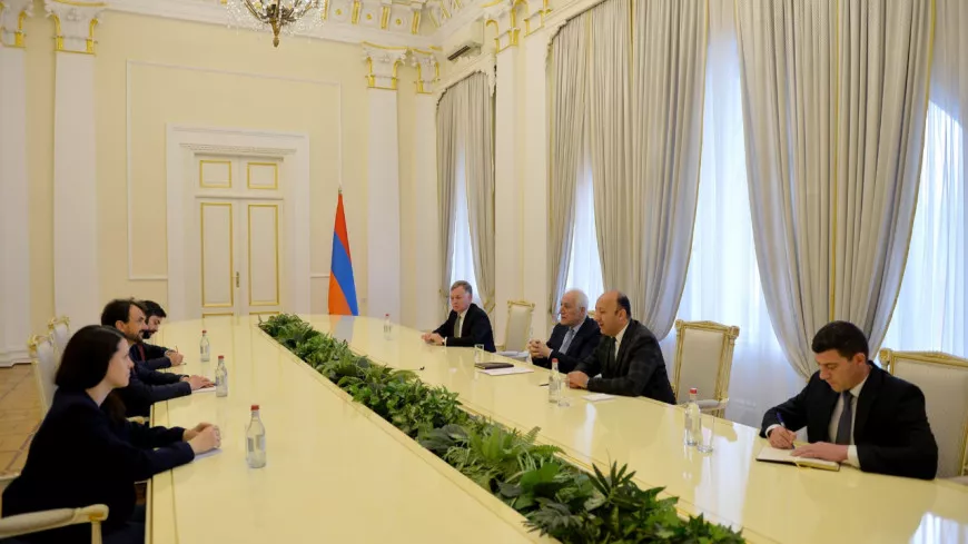 En Arménie, le maire de Lyon Grégory Doucet dénonce les affrontements engagés par l'Azerbaïdjan