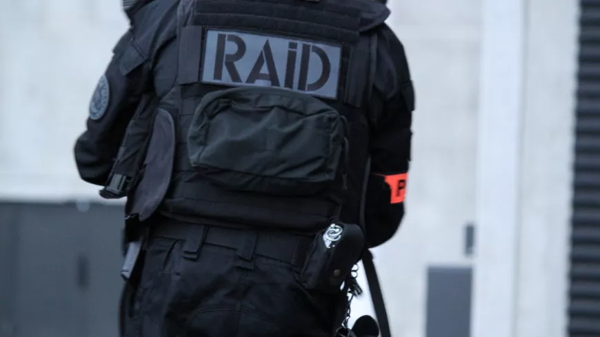 Intervention du RAID à Vénissieux : des kilos de cannabis et de cocaïne, des armes et près de 100 000 euros saisis