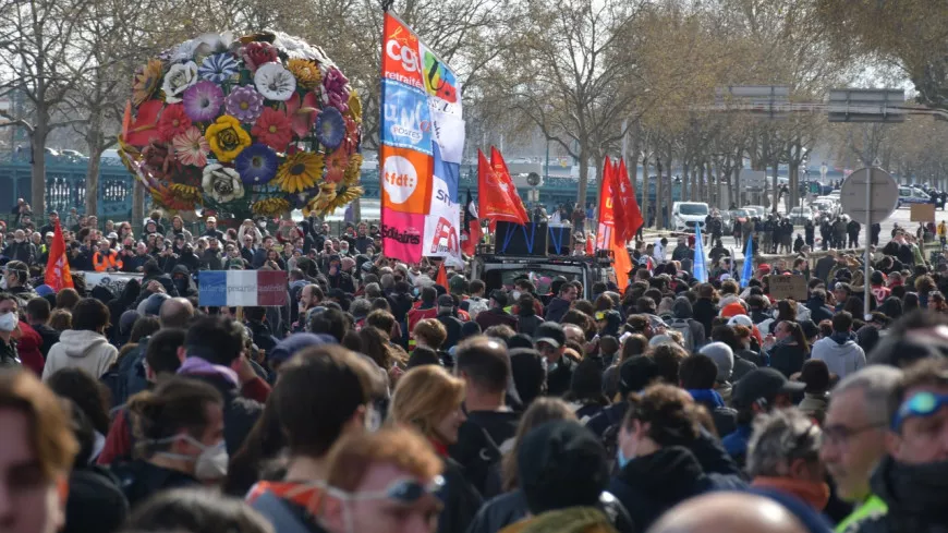 Lyon : rassemblement et manifestation des étudiants contre la réforme des retraites