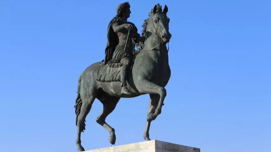Lyon : la restauration de la statue de Louis XIV place Bellecour débute cette semaine