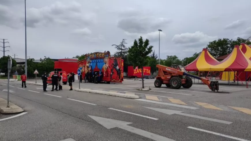 Près de Lyon : installé illégalement sur le parking d’un hypermarché, le cirque est finalement expulsé