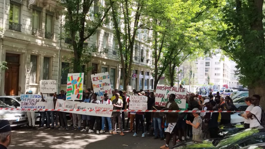 Une petite centaine de personnes défilent pour réclamer l’accueil des migrants par la Métropole de Lyon