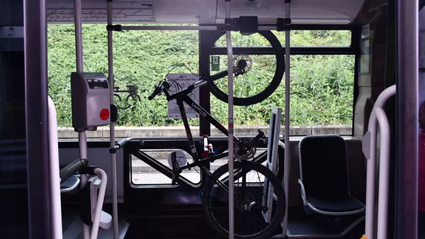 Lyon : le Sytral expérimente le transport de vélo dans les bus
