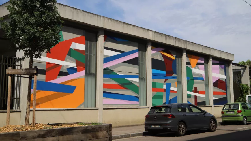 Une nouvelle fresque sur le mur d’un dépôt de bus TCL de Villeurbanne