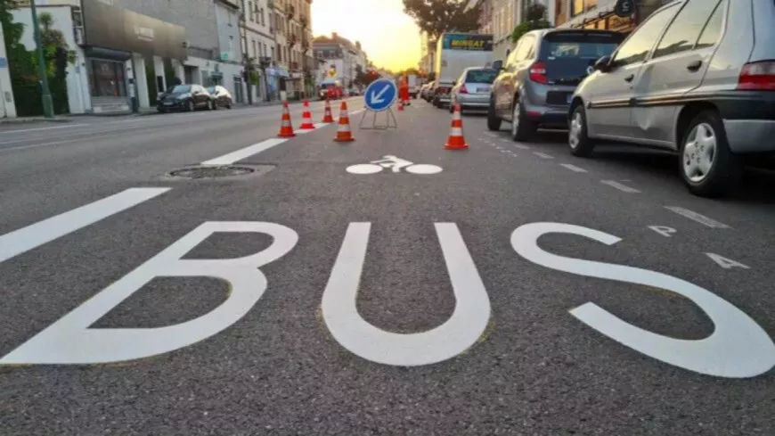 Marquages au sol des couloirs bus-vélos : la mairie de Tassin a fait stopper le chantier