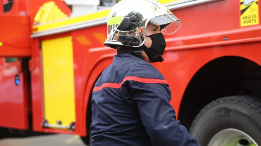 Près de Lyon : les sapeurs-pompiers mobilisés pour un feu dans un bâtiment squatté