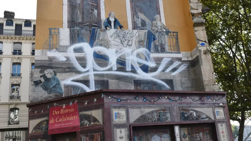 "Gone" : la fresque des Lyonnais taguée dans le 1er arrondissement