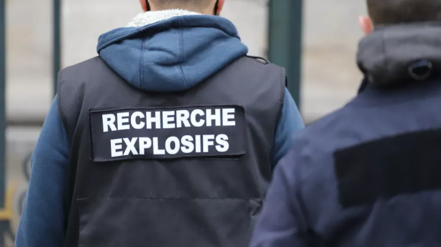 Les démineurs de Lyon interviennent dans une école de la Drôme après la découverte d’un arsenal