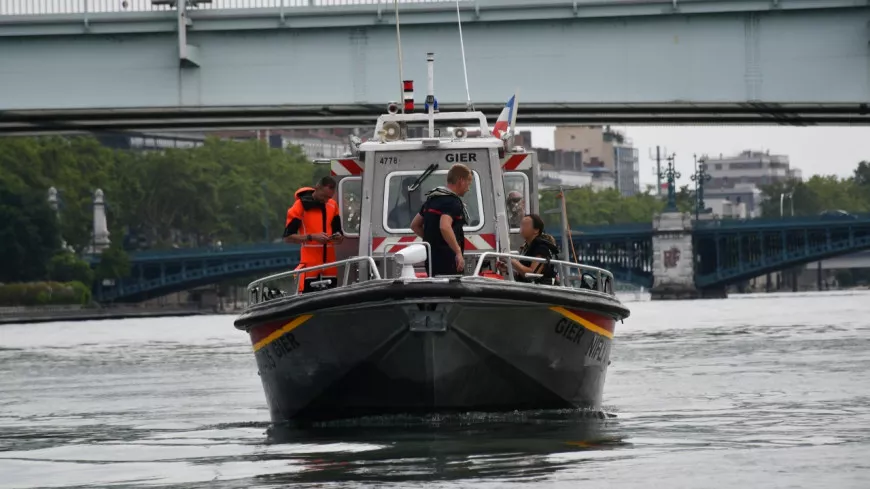 Lyon : leur bateau tombe en panne, 50 enfants évacués