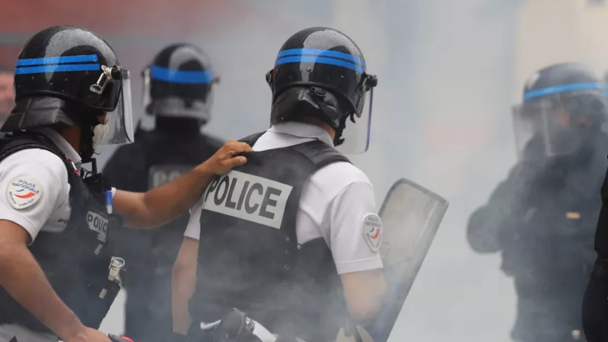 Batte de baseball, mortiers et cocktails molotov, la police intervient pour mettre fin à une bagarre entre quartiers près de Lyon