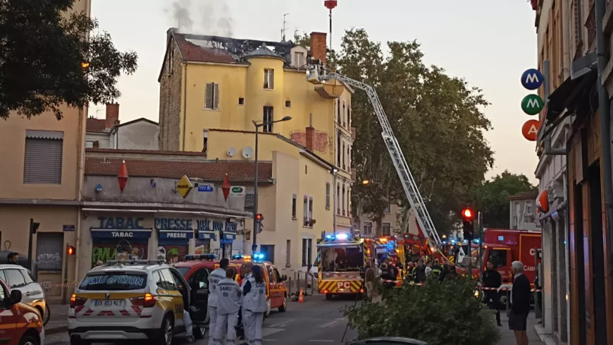 Lyon : deux morts et trois blessés dans l’incendie d’un immeuble à Valmy (MàJ)