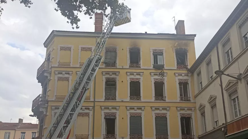 Incendie mortel à Lyon : les pompiers toujours en alerte, des vigiles pour sécuriser les lieux