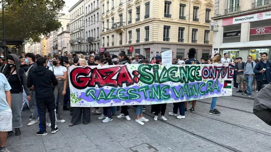 Malgré l’interdiction, une manifestation de soutien à la Palestine regroupe une centaine de personnes à Lyon