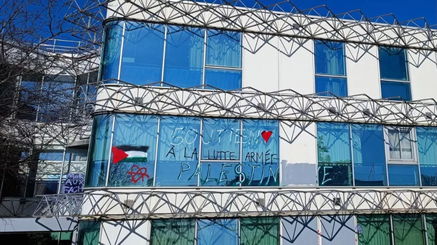 Lyon : des tags hostiles à Israël sur la façade de l'université Lyon 2
