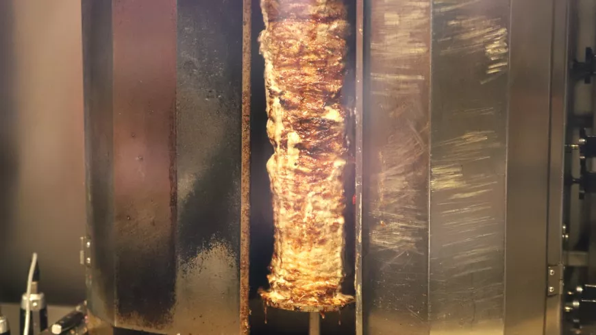 Lyon : une bagarre éclate entre clients dans un kebab, elle mord sa rivale