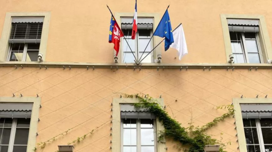Lyon : la mairie du 1er arrondissement affiche un drapeau blanc plutôt que celui d'Israël