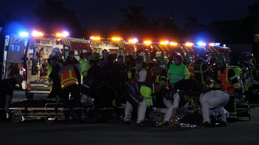 Lyon : grave accident entre un bus TCL et une voiture, un mort et quatre blessés
