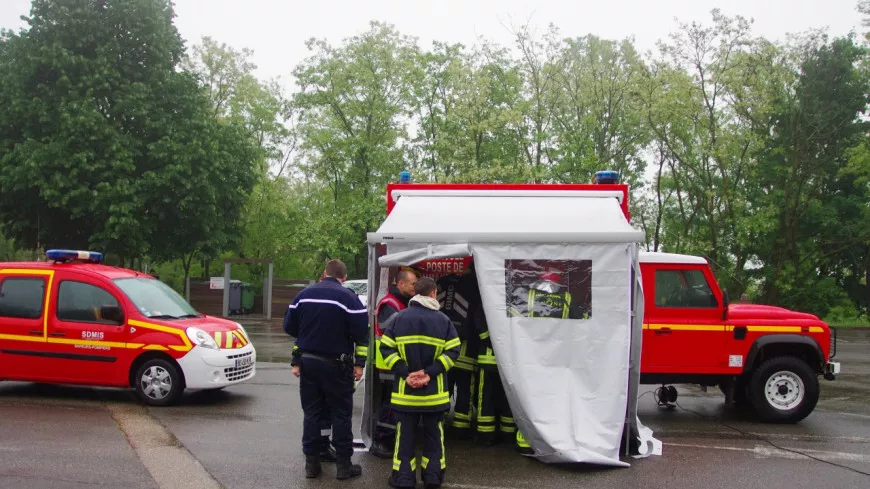 Près de Lyon : un automobiliste chute dans un ravin, importante opération de secours en cours 