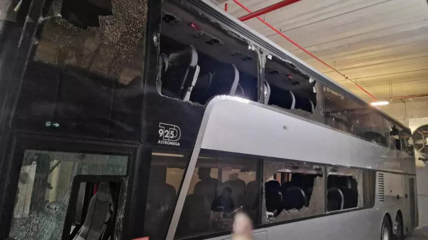 OM-OL : les bus des supporters lyonnais aussi caillassés, des blessés à déplorer - VIDEO