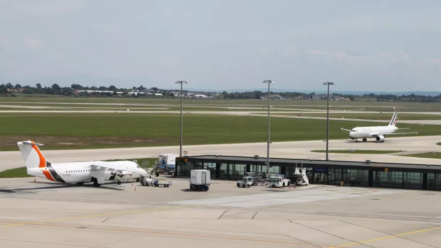 Un pilote a-t-il tenté de faire capoter une reconduite à la frontière à l'aéroport de Lyon Saint-Exupéry ?