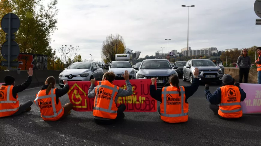 Lyon : Dernière Rénovation bloque la M7 pour les 5 ans des Gilets Jaunes - VIDEOS