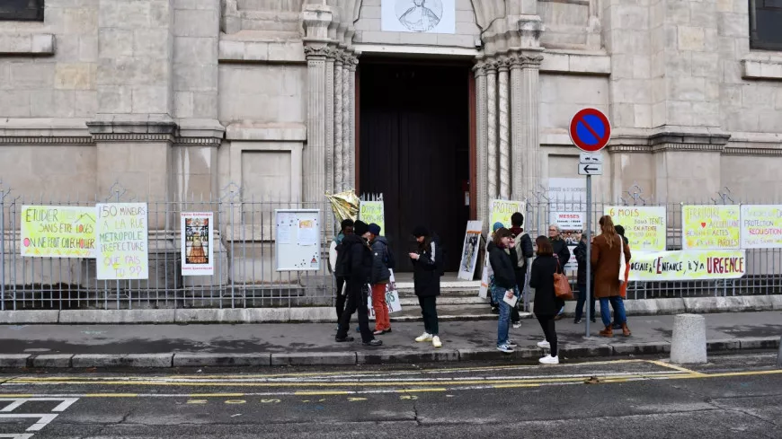 Migrants hébergés dans une église à Lyon : l'archevêque exhorte la Métropole à "trouver des solutions"