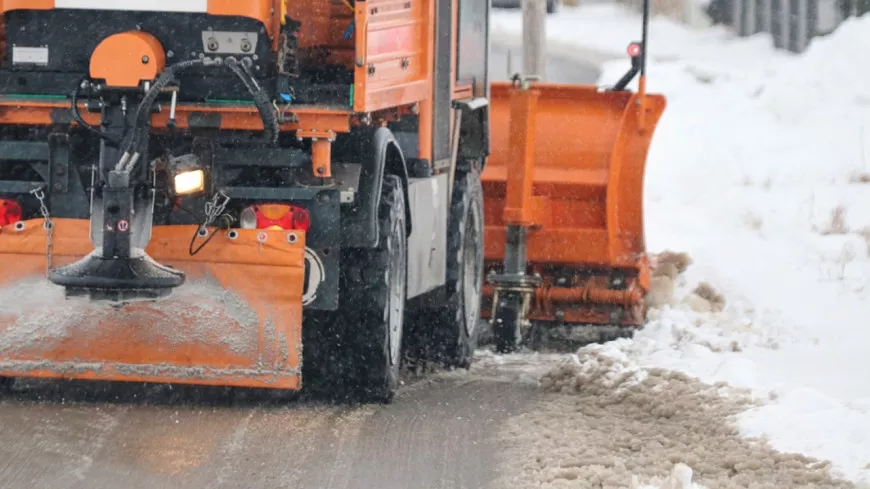 Près de Lyon : un employé municipal meurt sous un tracteur chasse-neige