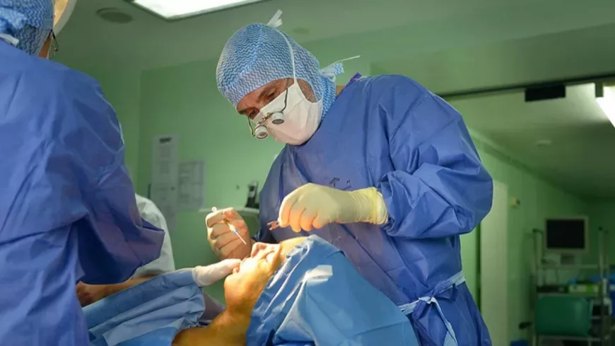 Lyon : un chirurgien esthétique suspendu durant 6 mois