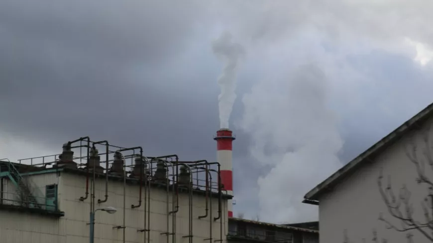 Pollution aux perfluorés : le député Cyrille Isaac-Sibille rend un rapport alarmiste
