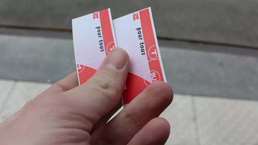 Le ticket rouge TCL, c'est fini ce jeudi à Lyon : ce qu'il faut savoir du nouveau billet