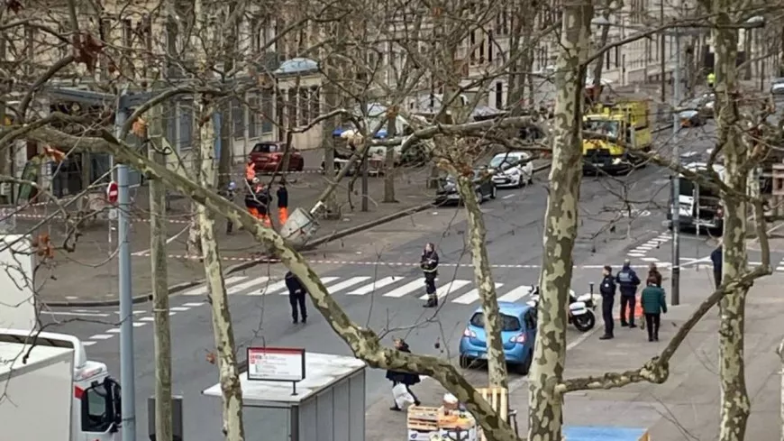 Lyon : le boulevard de la Croix-Rousse rouvre après la chute d'un poteau