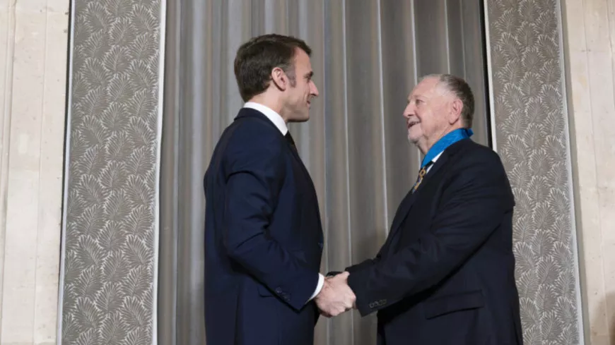 Jean-Michel Aulas décoré par Emmanuel Macron : "Lyon vous doit beaucoup"